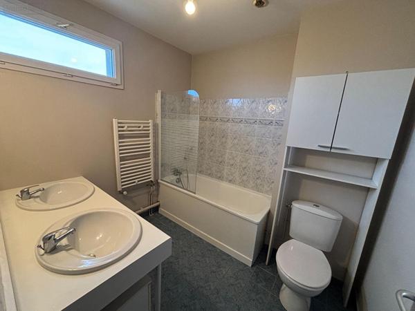 Maison à louer à Saint-Jacques-de-la-Lande en Ille-et-Vilaine (35136), ref : 001-462