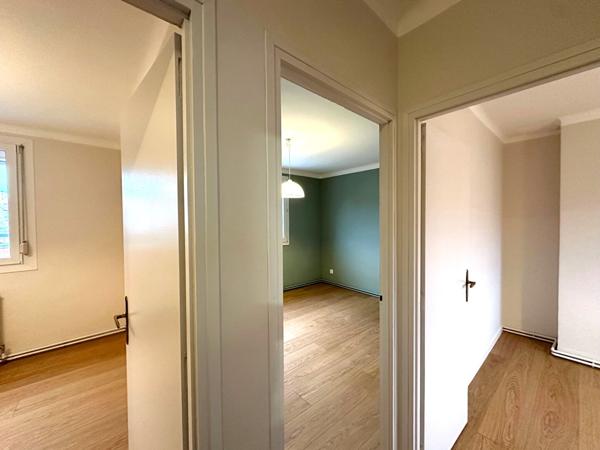 Lambersart Proximité Bourg, très jolie maison semi individuelle de 110 m2 entièrement rénovée, 4 chambres, salle de bains, Sdd, jardin et garage en box Lambersart Lambersart Proximité Bourg, très jolie maison semi individuelle de 110 m2 entièrement rénovée, 4 chambres, salle de bains, Sdd, jardin et garage en box Lambersart
