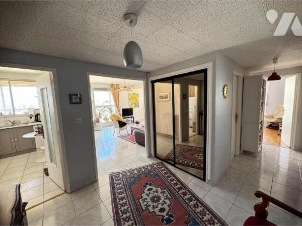 KERINOU-SAINT LUC. EXCLUSIVITE. Bel appartement lumineux (expo S/O),  situé au 8ème étage. L'ap...