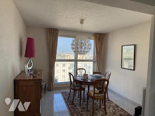 KERINOU-SAINT LUC. EXCLUSIVITE. Bel appartement lumineux (expo S/O),  situé au 8ème étage. L'ap...