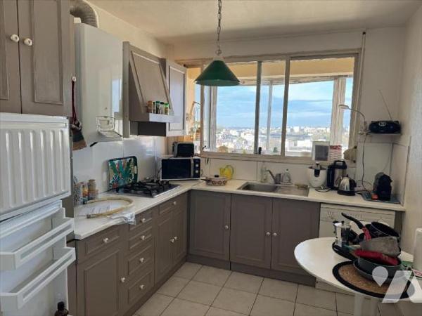 KERINOU-SAINT LUC. EXCLUSIVITE. Bel appartement lumineux (expo S/O),  situé au 8ème étage. L'ap...