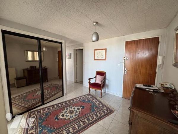 KERINOU-SAINT LUC. EXCLUSIVITE. Bel appartement lumineux (expo S/O),  situé au 8ème étage. L'ap...