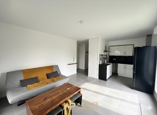 Appartement type 2 - La Rochelle - 43m2 - Terrasse + Parking - St Eloi 221 550 € **  - Référence  AMJH687D3