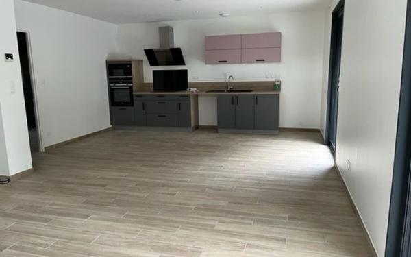 Maison à louer    4 pièces •  Chevincourt