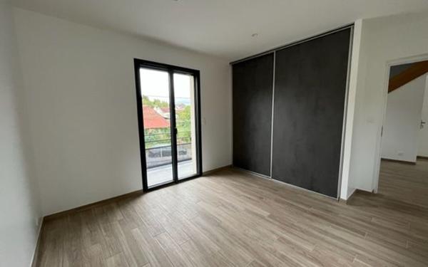 Maison à louer    4 pièces •  Chevincourt