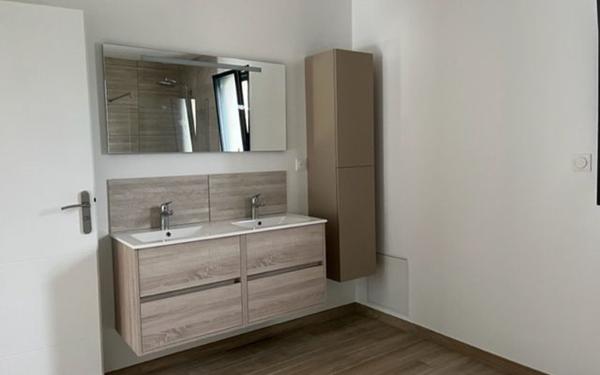 Maison à louer    4 pièces •  Chevincourt