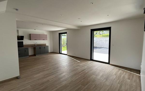 Maison à louer    4 pièces •  Chevincourt