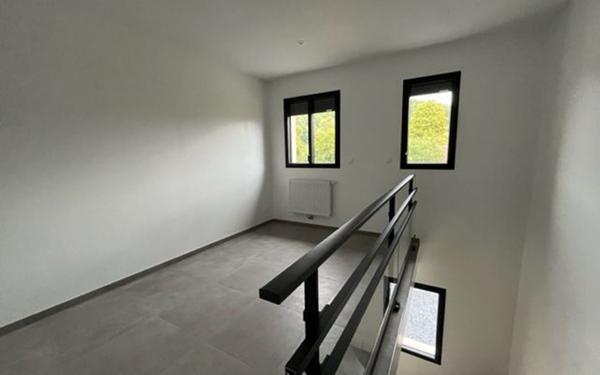 Maison à louer    4 pièces •  Chevincourt