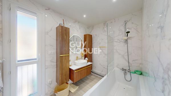 EN EXCLUSIVITE - MAISON 5 PIECES - ENTIEREMENT RENOVEE AVEC JARDIN ET BOX
