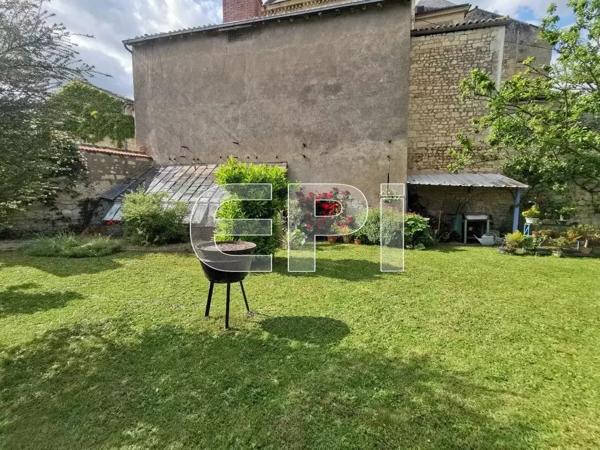 Charmante propriété de 9 pièces à Loudun