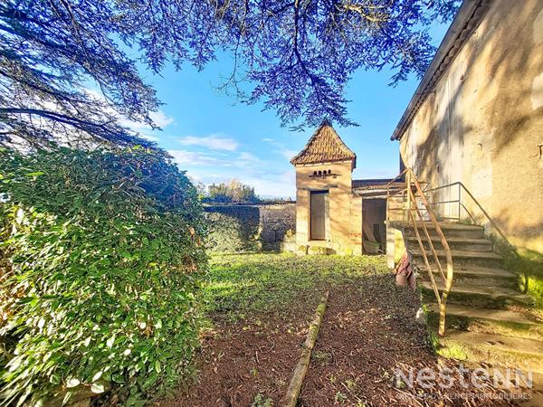 A Vendre Maison de Maître à rénover de 266 m² avec garages et jardin clôturé au centre de Condom