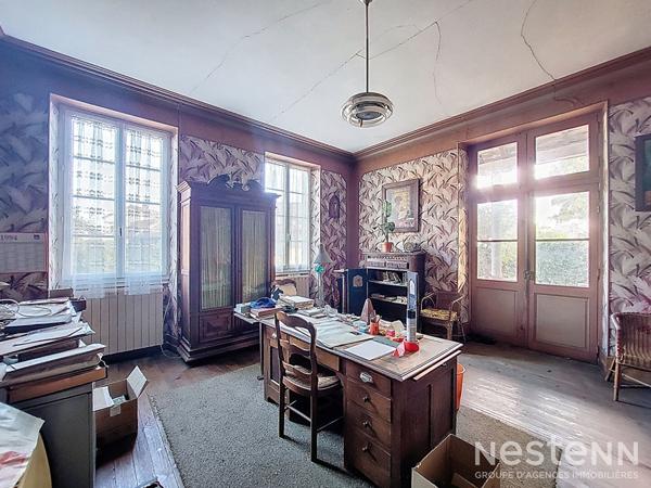 A Vendre Maison de Maître à rénover de 266 m² avec garages et jardin clôturé au centre de Condom