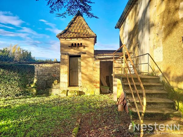 A Vendre Maison de Maître à rénover de 266 m² avec garages et jardin clôturé au centre de Condom