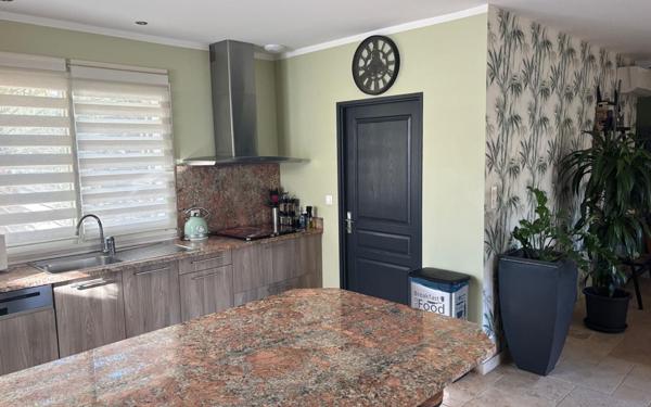 Maison à vendre    5 pièces •  Paulhan