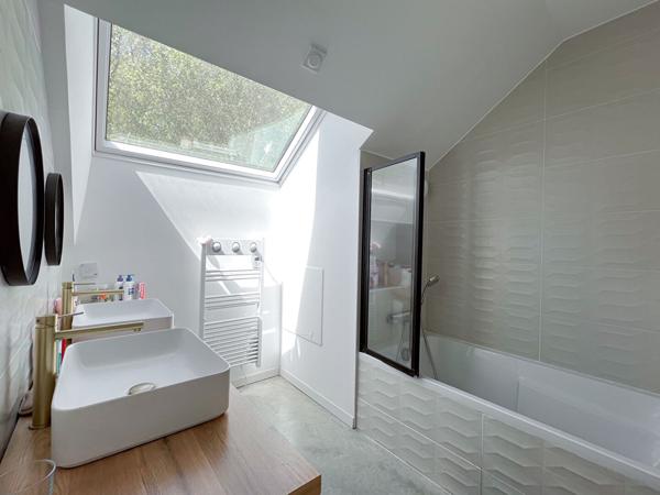 Maison contemporaine lumineuse à vendre aux Ponts de Cé offrant un cadre de vie unique avec une vue exceptionnelle