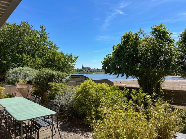 Maison contemporaine lumineuse à vendre aux Ponts de Cé offrant un cadre de vie unique avec une vue exceptionnelle