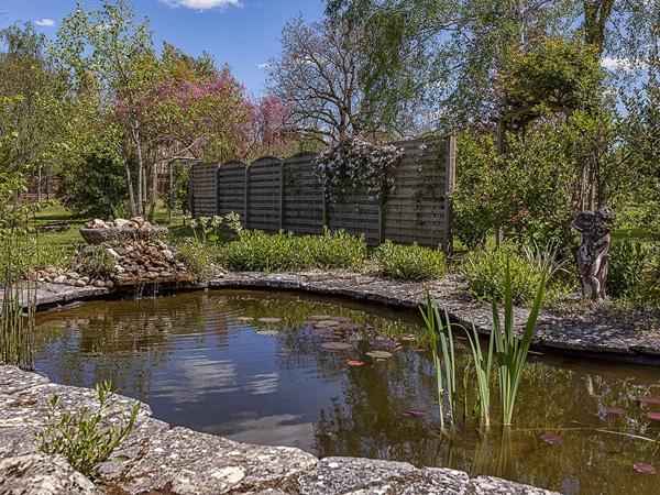 Complexe de gîtes en Dordogne avec trois maisons indépendantes, piscine et jacuzzi près de Sarlat et St-Cyprien