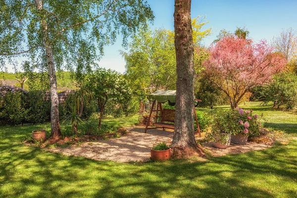Complexe de gîtes en Dordogne avec trois maisons indépendantes, piscine et jacuzzi près de Sarlat et St-Cyprien