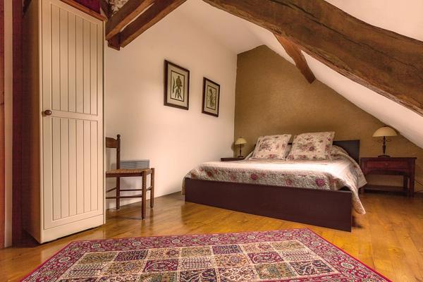 Complexe de gîtes en Dordogne avec trois maisons indépendantes, piscine et jacuzzi près de Sarlat et St-Cyprien