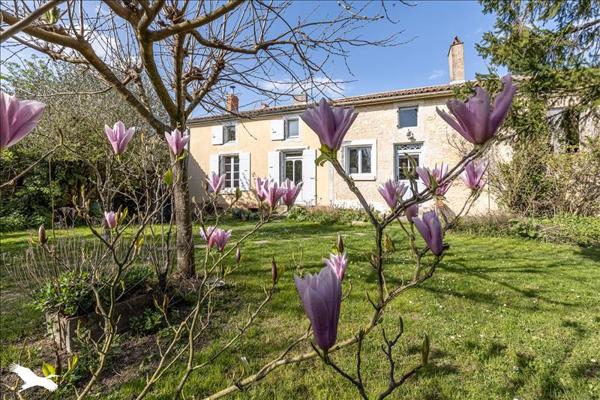 Maison à vendre |  Cramchaban |  8 pièces | 246 m²