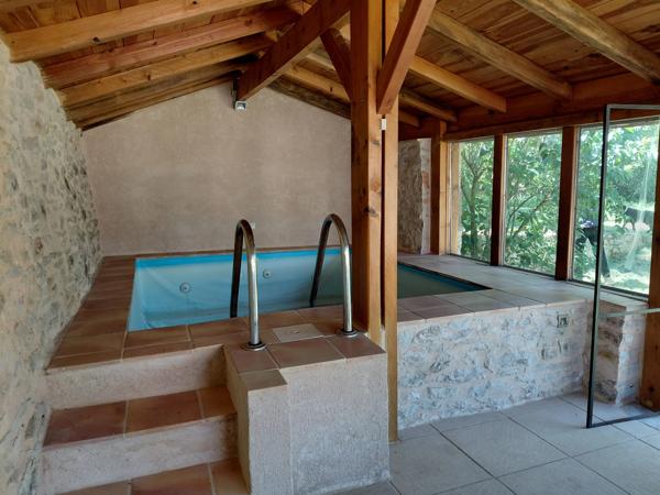 Maison écologique rénovée avec maison indépendante et jacuzzi à proximité de Montricoux