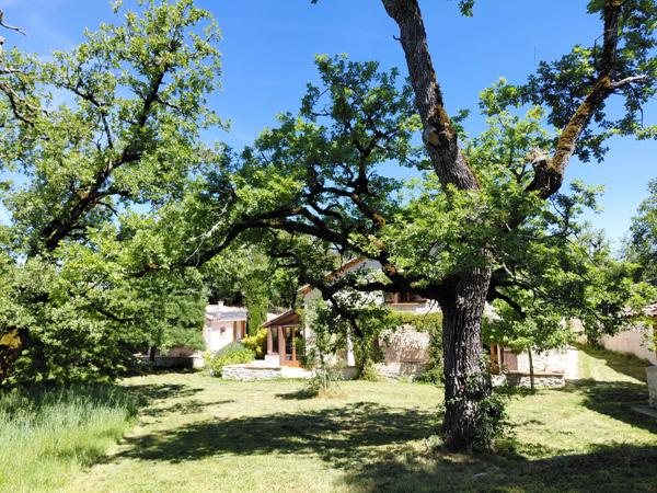 Maison écologique rénovée avec maison indépendante et jacuzzi à proximité de Montricoux