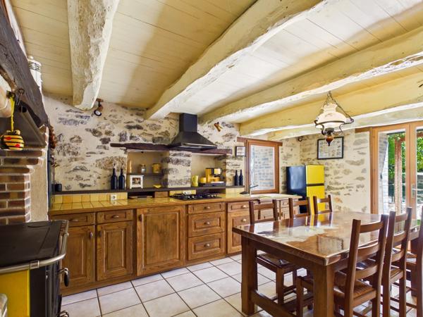 Maison écologique rénovée avec maison indépendante et jacuzzi à proximité de Montricoux