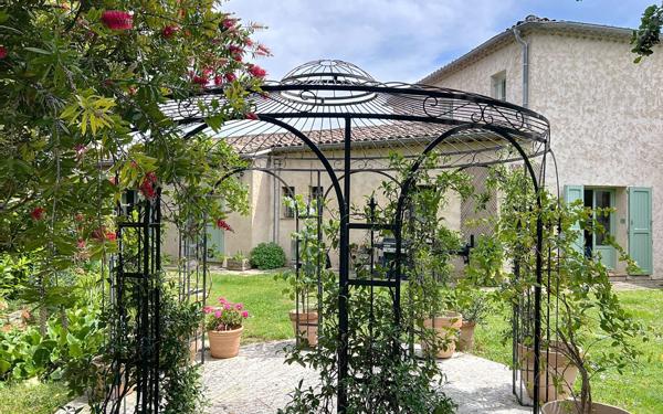 Maison à vendre    7 pièces •  Le Rouret