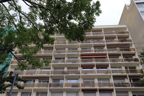 Quartier de Bellevue appartement T3 traversant de 68 M2 avec garage.