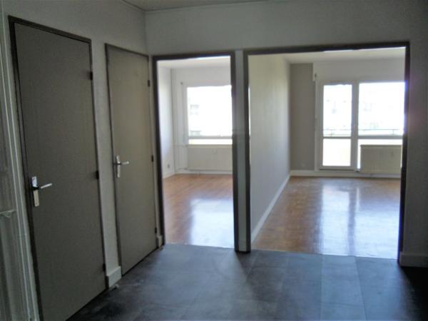 Quartier de Bellevue appartement T3 traversant de 68 M2 avec garage.