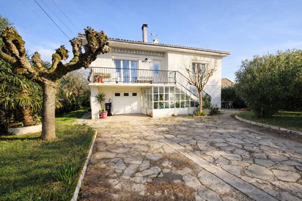 Sainte-Livrade-sur-Lot (47110) Ste Livrade sur lot, Maison sur deux niveaux en très bon état avec grand jardin