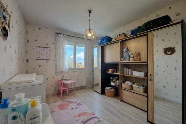 Sainte-Livrade-sur-Lot (47110) Ste Livrade sur lot, Maison sur deux niveaux en très bon état avec grand jardin