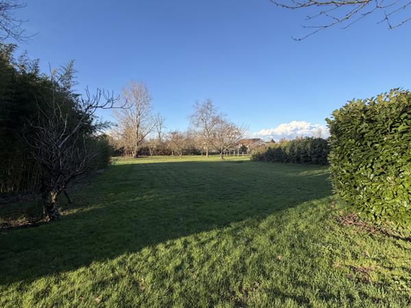 Sainte-Livrade-sur-Lot (47110) Ste Livrade sur lot, Maison sur deux niveaux en très bon état avec grand jardin