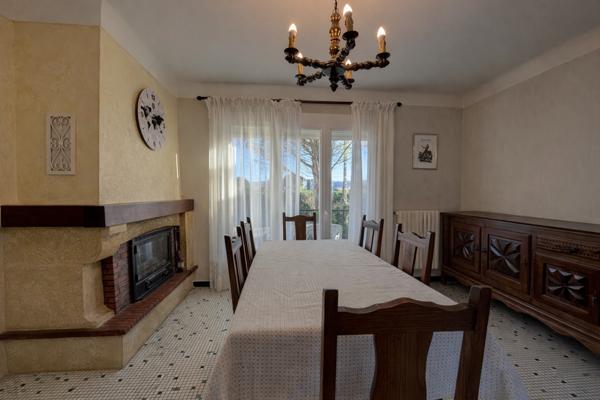 Sainte-Livrade-sur-Lot (47110) Ste Livrade sur lot, Maison sur deux niveaux en très bon état avec grand jardin