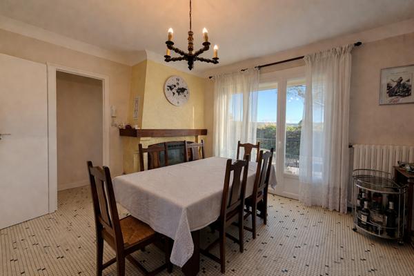 Sainte-Livrade-sur-Lot (47110) Ste Livrade sur lot, Maison sur deux niveaux en très bon état avec grand jardin