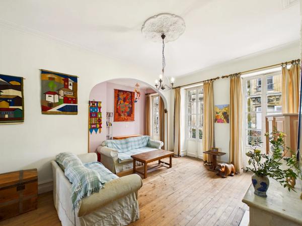 Maison de caractère avec maison d’amis au cœur de Castillon-la-Bataille