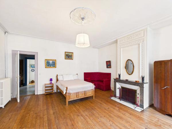 Maison de caractère avec maison d’amis au cœur de Castillon-la-Bataille