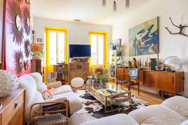 Marseille 6e – Castellane / Baille – T3 dernier étage lumineux – Vue Notre-Dame-de-la-Garde – Climatisation – Cave et cour privative