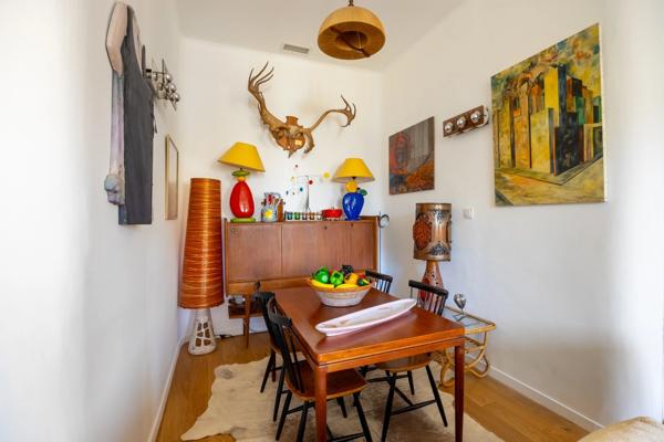 Marseille 6e – Castellane / Baille – T3 dernier étage lumineux – Vue Notre-Dame-de-la-Garde – Climatisation – Cave et cour privative