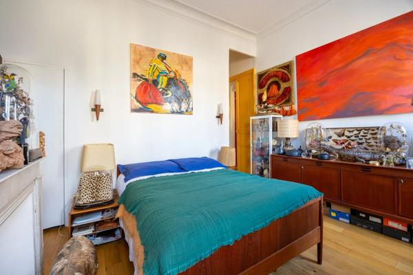 Marseille 6e – Castellane / Baille – T3 dernier étage lumineux – Vue Notre-Dame-de-la-Garde – Climatisation – Cave et cour privative