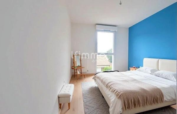 Appartement T4 80 m2 extérieur et deux places de parking