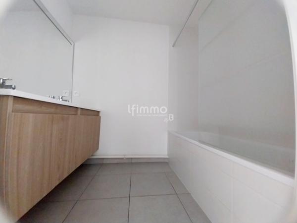 Appartement T4 80 m2 extérieur et deux places de parking