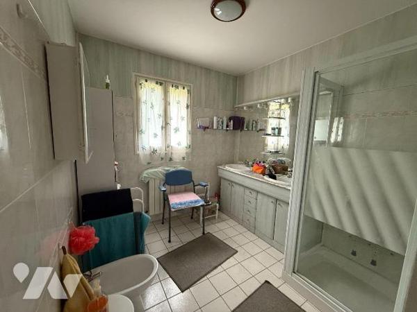 A VENDRE - A LIMOGNE-EN-QUERCY (LOT - 46260) - Située dans un petit lotissement au calme à deux...