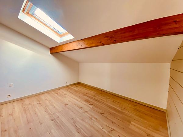 Appartement T2bis entièrement refait - Réf VAUTOUR