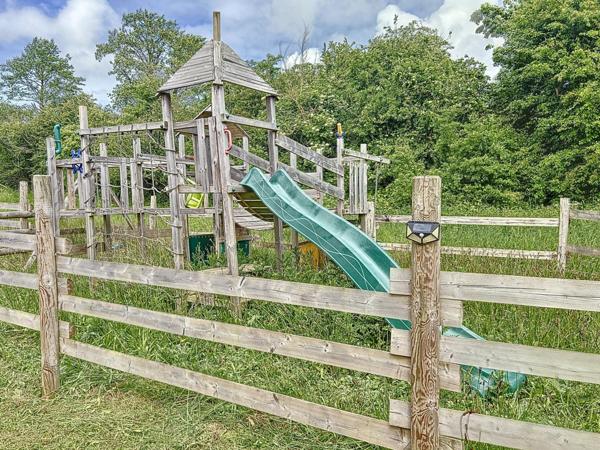 Magnifique Propriété de 2021 en bois finlandais de 135 m² + Studio indépendant de30m2 à La Haye-d'Ectot - 7550m2 terrain -