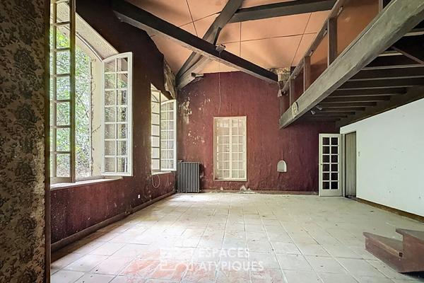 Longère en pierre à réhabiliter sur un parc arboré