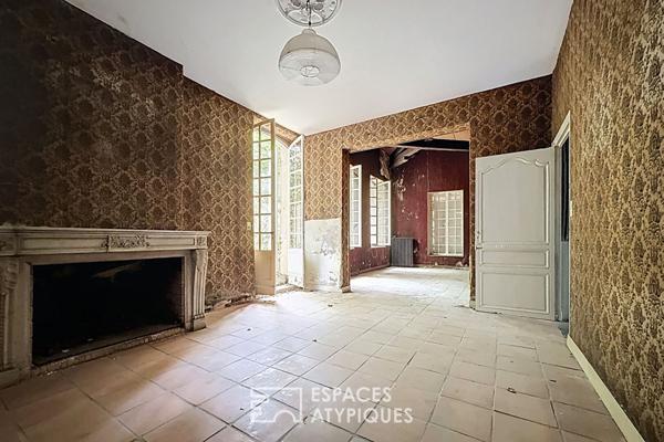 Longère en pierre à réhabiliter sur un parc arboré