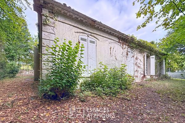 Longère en pierre à réhabiliter sur un parc arboré