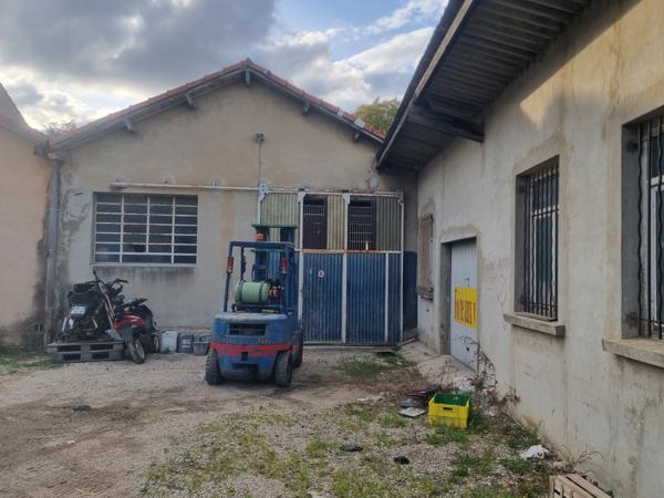 Orange (84100) GRAND LOCAL PLAIN-PIED 200M²