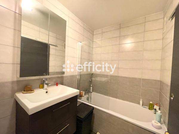 Appartement
         3 pièces
        - 73 m² Exclusivité